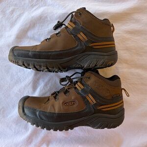 Keen Child Brown and Black Hiking Boots Size 2 Great Condition!